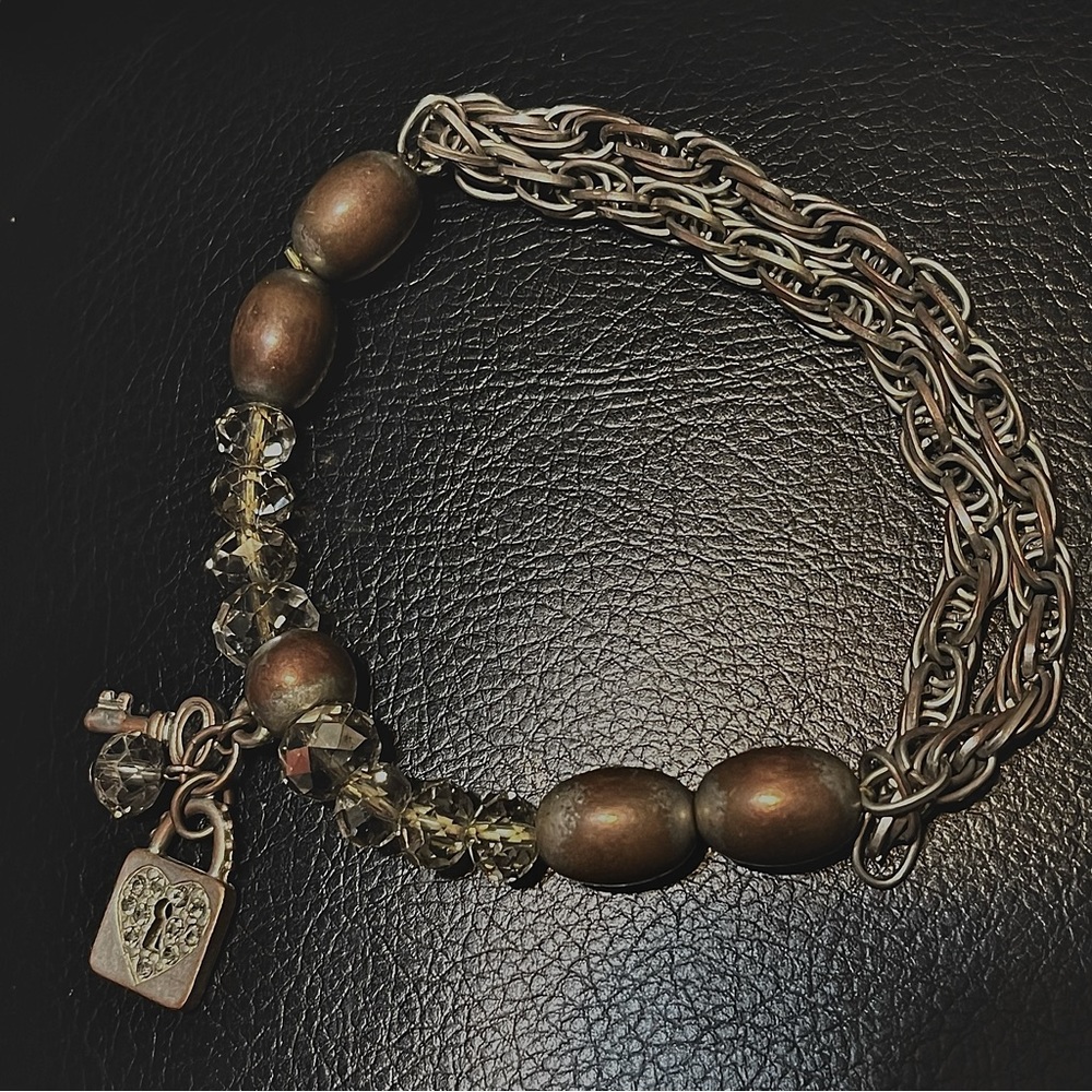 Stretch bracelet with lock and key